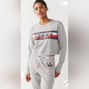 Tommy Hilfiger Grey cropped longsleeves sweater